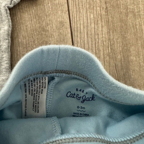 Gerber & cat and Jack 0-3 Month Baby Boy matching outfit set - Picture 6 of 11